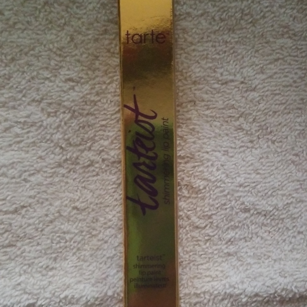 TARTE – GLITTER LIP PAINT
- Strike Gold